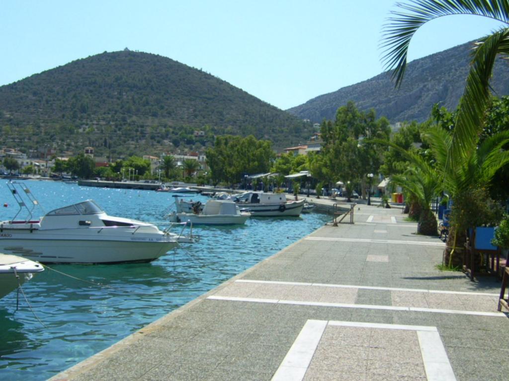 Iridanos Hotel Antikyra Exterior foto